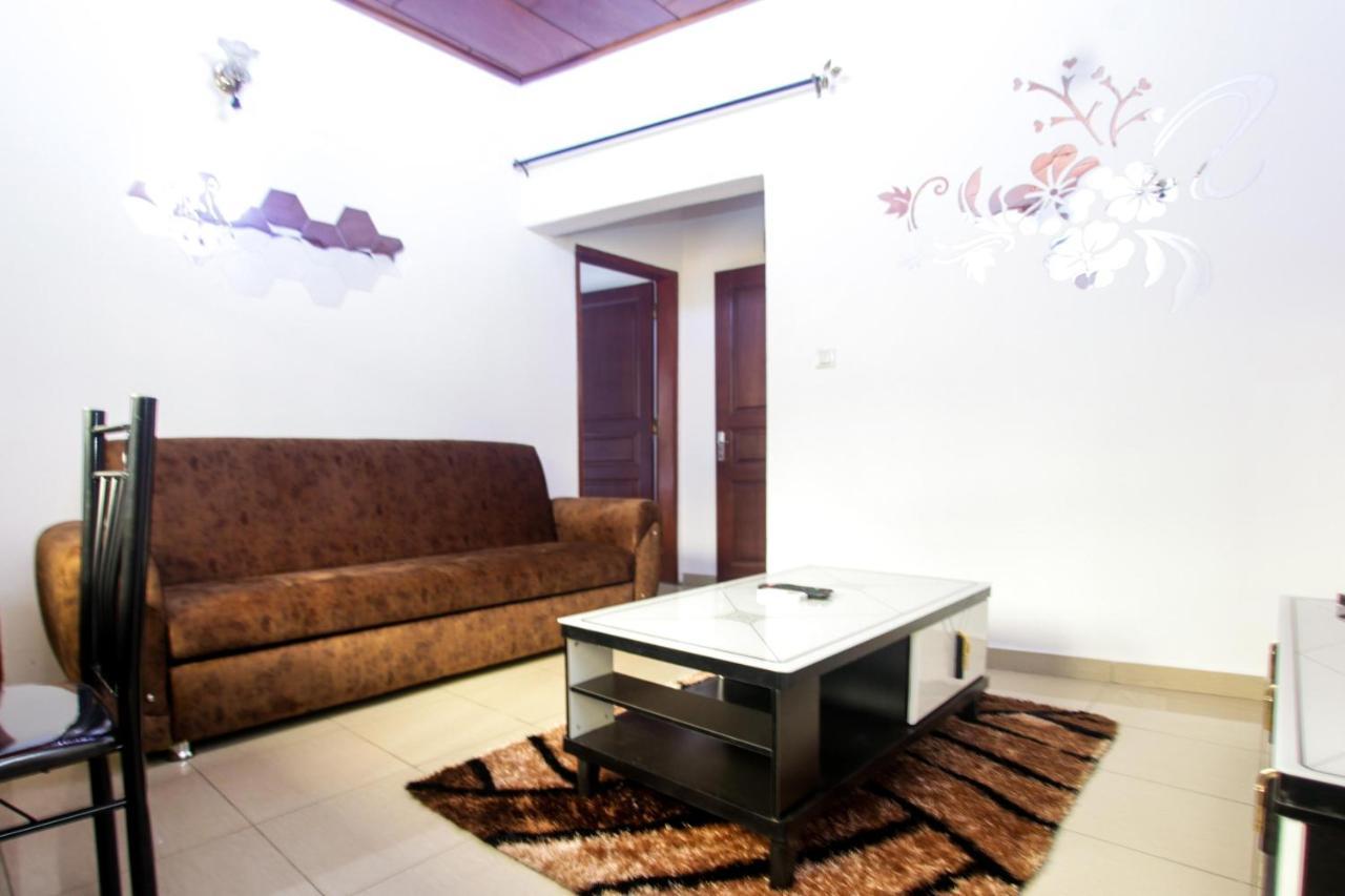 Studio Meuble Carrefour Bastos En Face Du Black And White 야운데 외부 사진