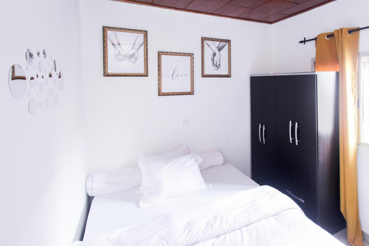 Studio Meuble Carrefour Bastos En Face Du Black And White 야운데 외부 사진